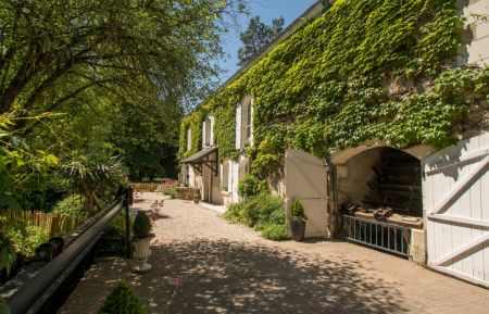 Chambre d'h&ocirc;tes n&deg;37G22892 Azay-sur-Indre - Indre-et-Loire - Entr&eacute;e de la propri&eacute;t&eacute;
Vue du moulin avec sa roue