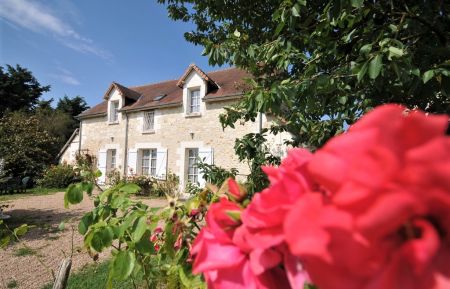 G&icirc;te n&deg;37G9051 Ferri&egrave;re-sur-Beaulieu - Indre-et-Loire - Ne manquez pas MAI et JUIN ! merveilleuse saison des ROSES avec le village de Ch&eacute;digny