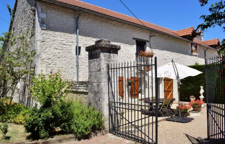 G&icirc;te n&deg;37G14221 La Tour-Saint-Gelin - Indre-et-Loire - photo
