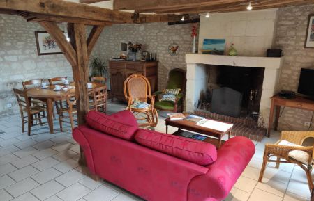 G&icirc;te n&deg;37G16451 La Tour-Saint-Gelin - Indre-et-Loire - Salon avec chemin&eacute;e (photo du propri&eacute;taire)