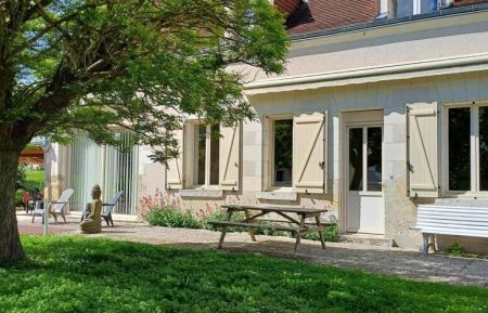les extérieurs : façade principale et terrasse au sud (photo du propriétaire) Gîte n°37G24841 Civray-de-Touraine - Indre-et-Loire - les extérieurs : façade principale et terrasse au sud (photo du propriétaire)