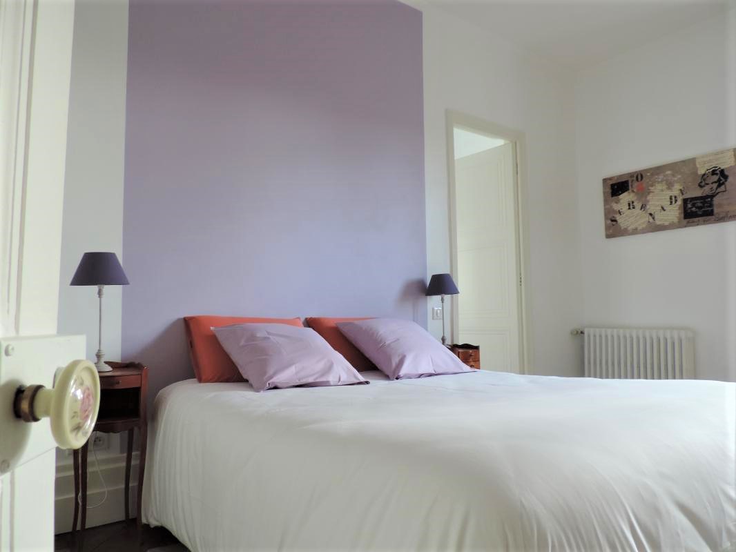 Chambre Sérénade dans son ambiance couleur Lila. Literie 160x200 grand confort. photo 15