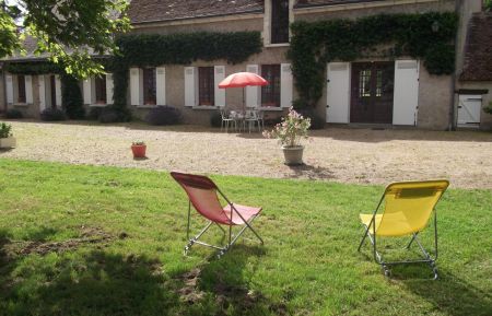 G&icirc;te n&deg;37G14141 Ch&eacute;digny - Indre-et-Loire - D&eacute;tente dans la cour