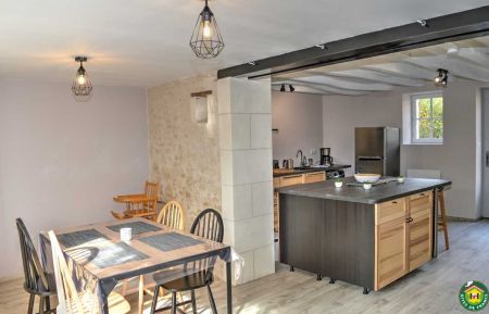 G&icirc;te n&deg;37G22781 Ch&eacute;digny - Indre-et-Loire - C&ocirc;t&eacute; salle &agrave; manger ouverte &eacute;galement sur la terrasse privative ext&eacute;rieure
