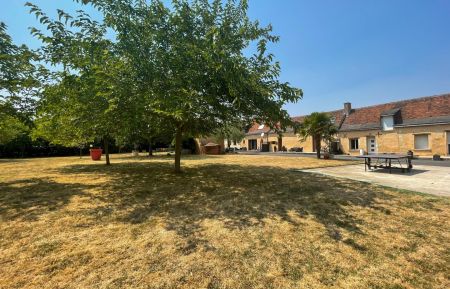 Gîte de groupe regroupant côte à côte 1 spacieux gîte de 250 mé + 1 autre de 100 m² avec des décors insolites pour chaque chambre. Gîte de groupe n°37G30801 Vouvray - Indre-et-Loire - Gîte de groupe regroupant côte à côte 1 spacieux gîte de 250 mé + 1 autre de 100 m² avec des décors insolites pour chaque chambre.