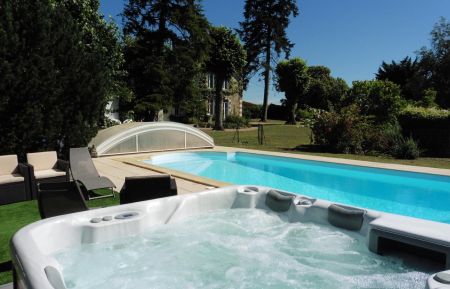 G&icirc;te n&deg;37G8981 Ferri&egrave;re-Lar&ccedil;on - Indre-et-Loire - Un SPA, r&eacute;serv&eacute; &agrave; votre seul usage, pour profiter d'un agr&eacute;able moment de d&eacute;tente apr&egrave;s une journ&eacute;e de visite...