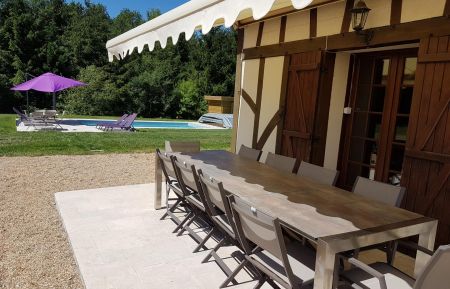 G&icirc;te n&deg;41G992 Fontaines-en-Sologne - Loir-et-Cher - Terrasse avec vue sur la piscine